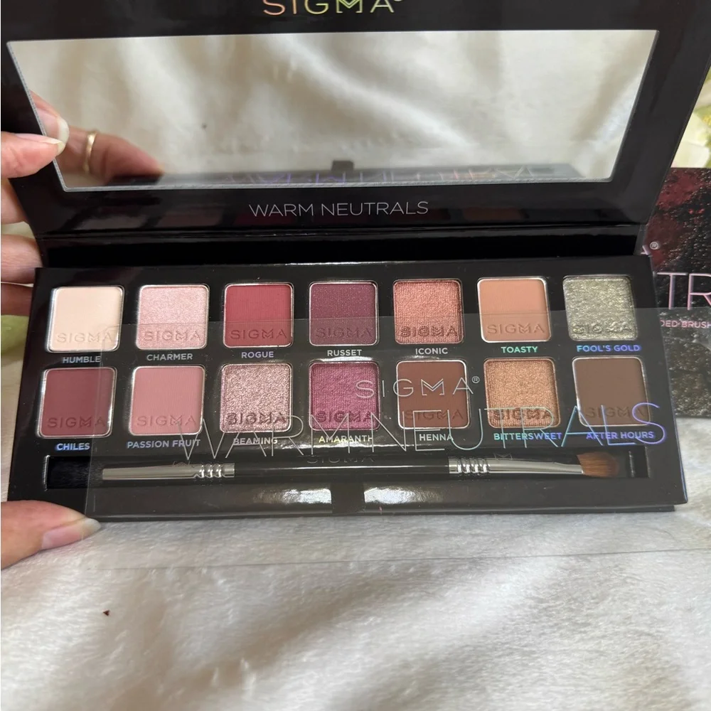 Sigma Beauty Warm Neutrals Eyeshadow Palette - Pink, Red, Gold, Silver